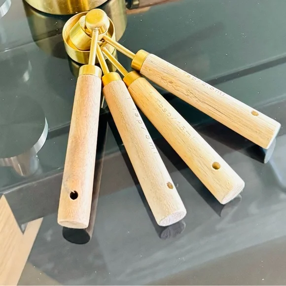 4 ANTHROPOLOGIE Gold Brass Metallic Cup Wood Handle Measuring Spoons Cooking Set - Picture 6 of 7